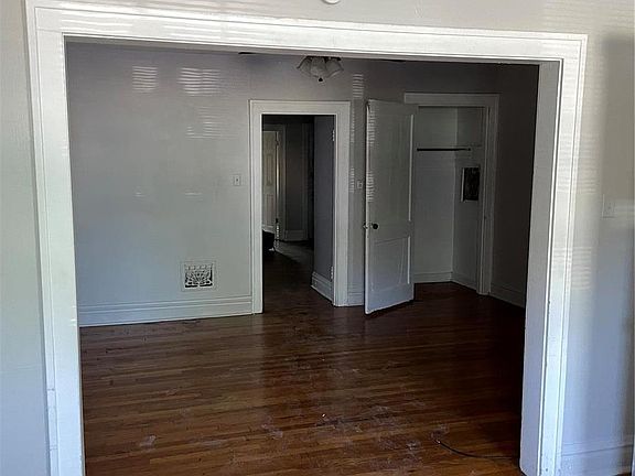 5th image of 4726 S Grand Blvd