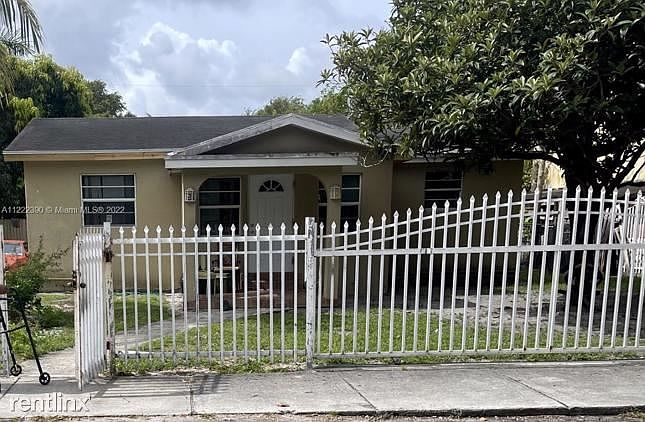 1st image of 1150R NW 140th Ter