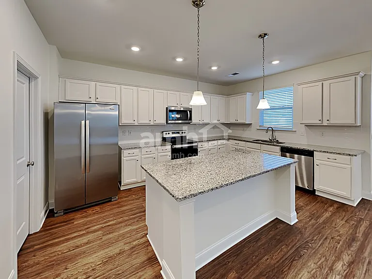 2134 Laurel Village Cir — Photo 4