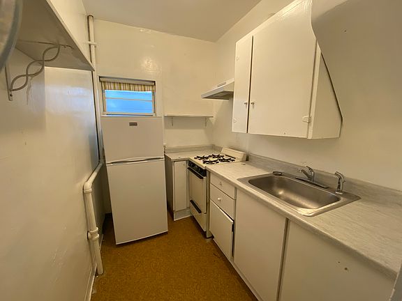 4th image of 943 9th St