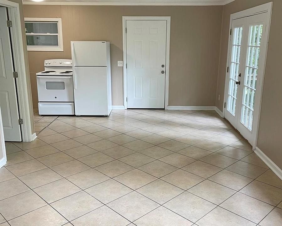 1st image of 84 Toms Park Cir #15-84-15