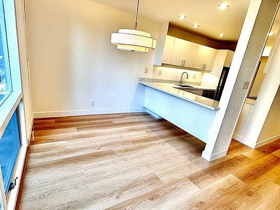 5th image of 2 Clark Dr #121
