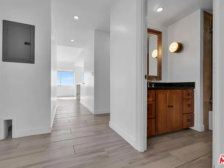 1155 N La Cienega Blvd #1106 — Photo 20