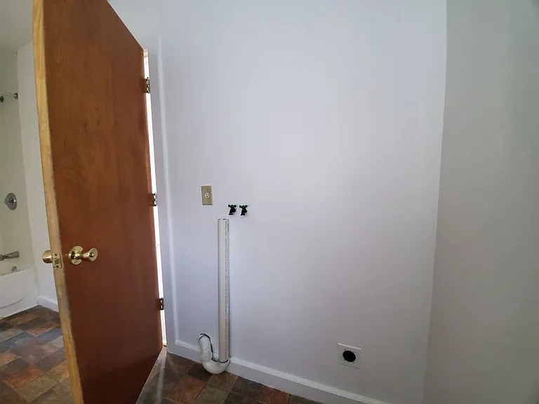 83 South Ave — Photo 13