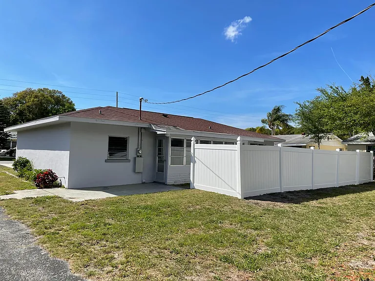 401 S Orion Ave — Photo 2