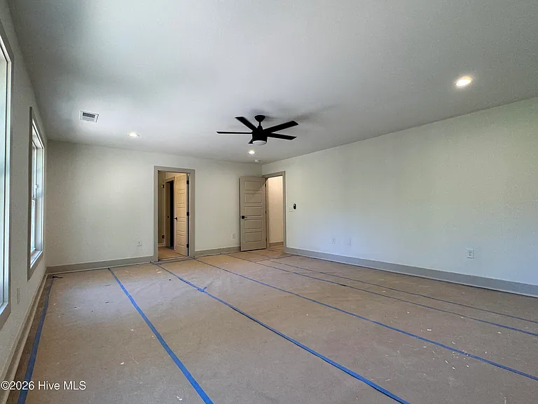 664 Wren Ln — Photo 9
