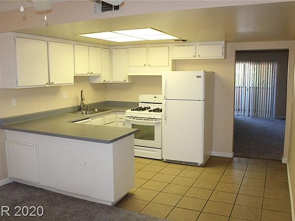 5th image of 2679 McLeod Dr #3
