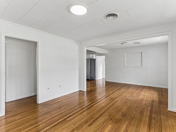 3rd image of 706 John Nagle St