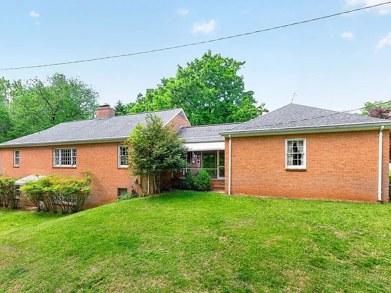 535 E Rio Rd — Photo 36