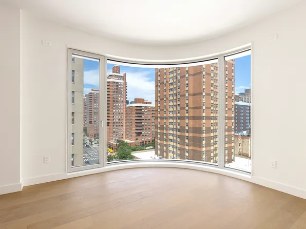 250 East 25th Street 9D image 2 of 14