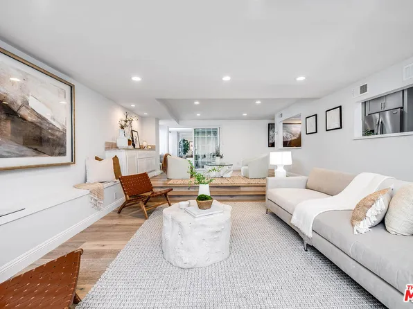 441 N Oakhurst Dr APT 203, Beverly Hills, CA 90210