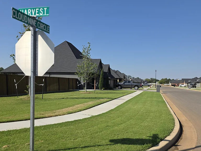 2605 Cloud Nine Cir — Photo 37