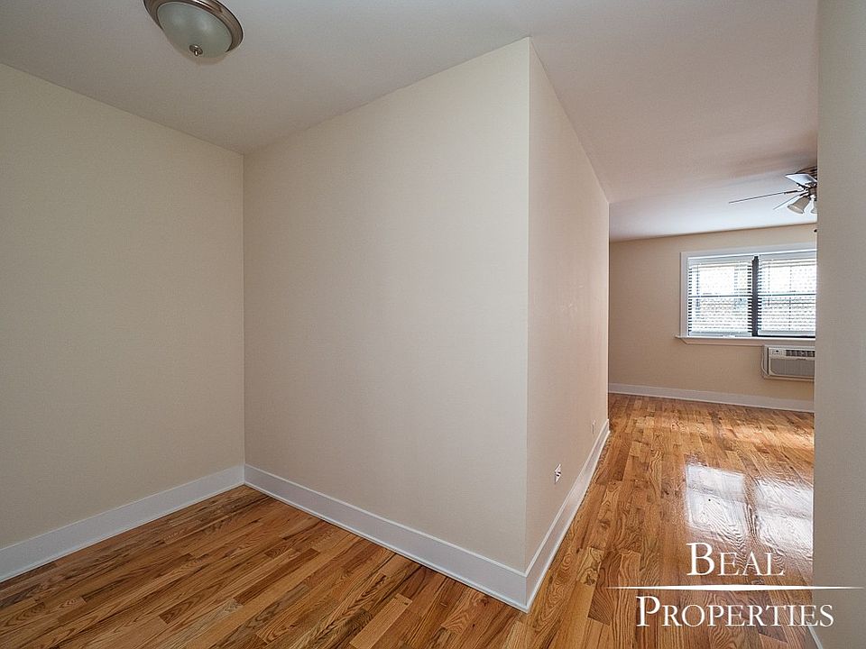 1st image of 510 W Briar Pl APT 510