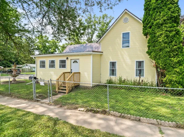 710 S 2nd St, Oregon, IL 61061