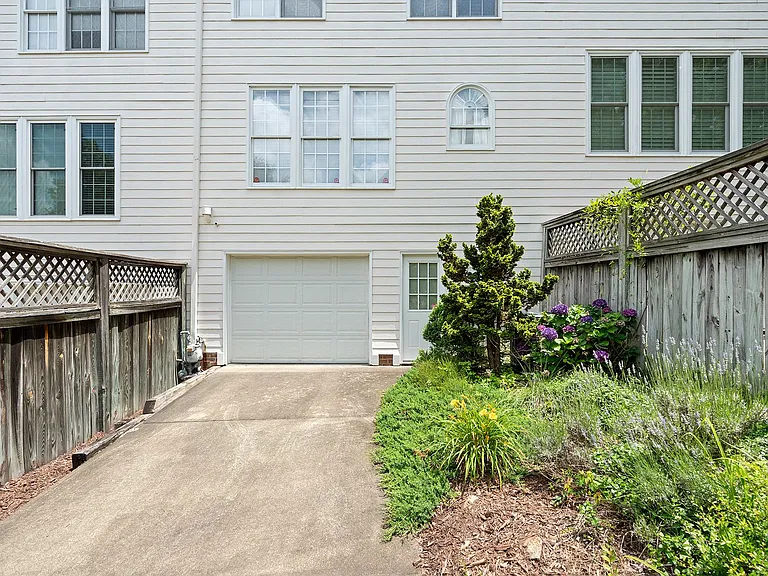 202 Greenview Dr — Photo 33