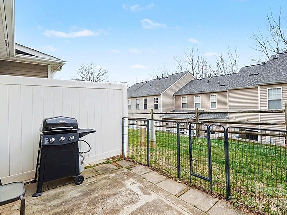 4th image of 5518 Santeelah Ct