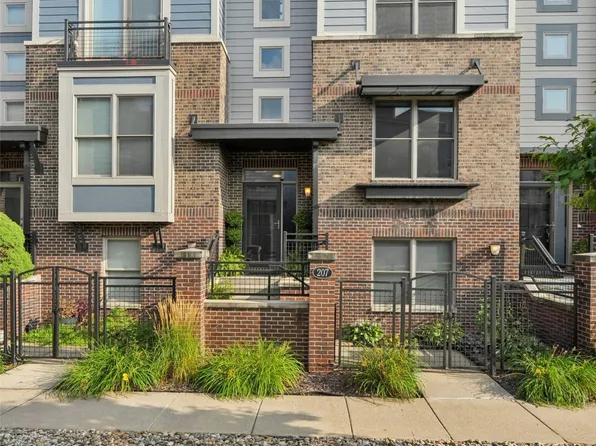 201 Grand Ave Unit 207, Des Moines, IA 50309