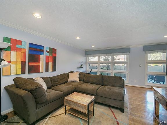 3rd image of 528 Bloomfield Ct #3