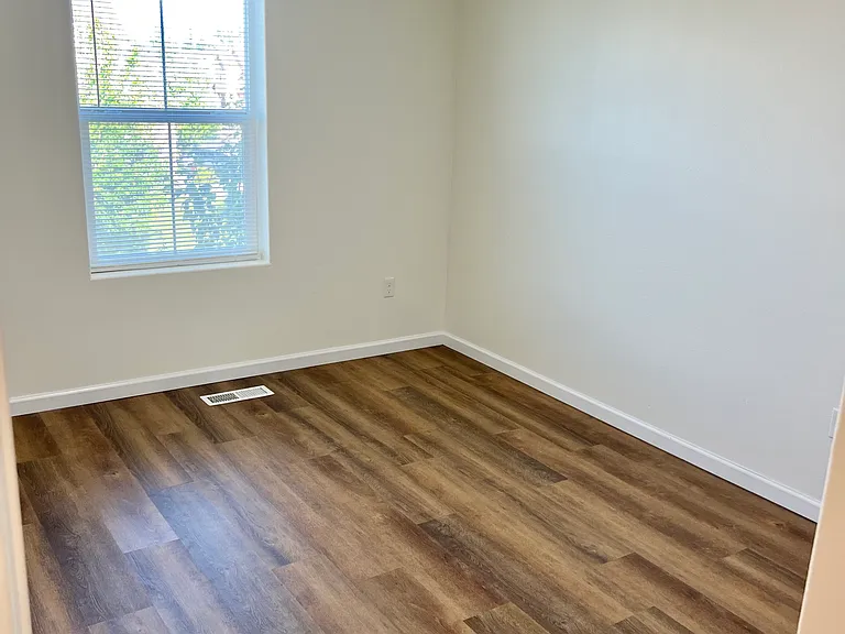 2129 NW Woodland Dr — Photo 10