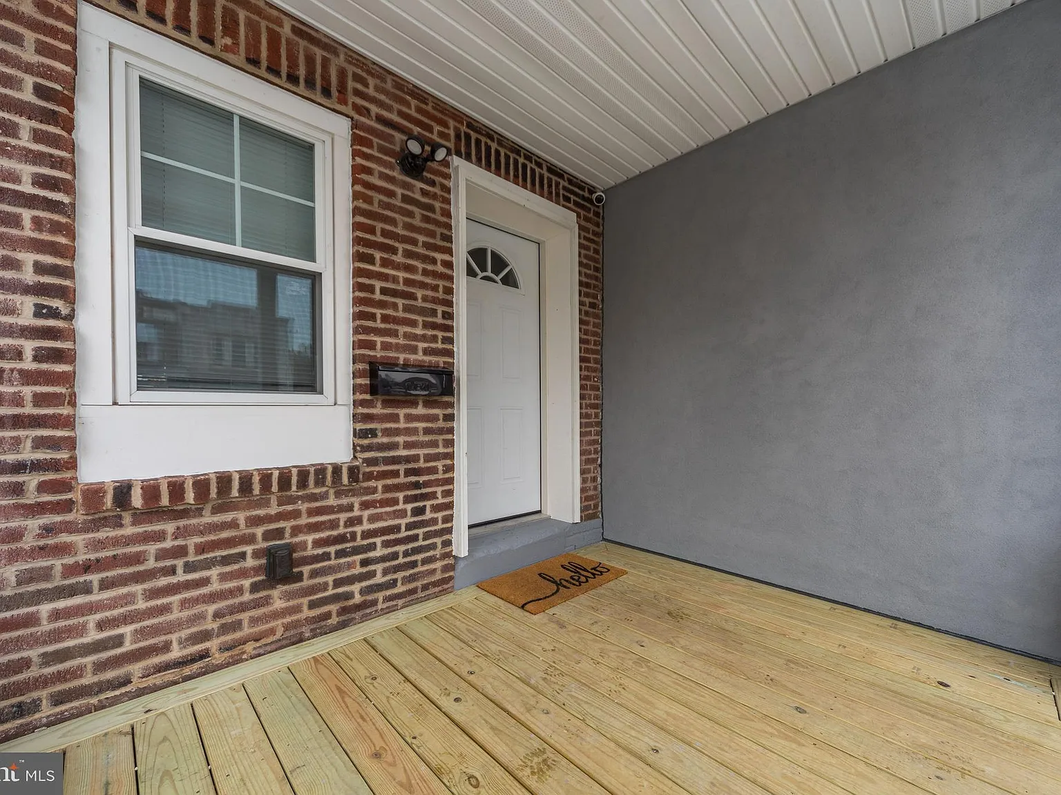3 bed, 1.5 bath, 1054 sqft, $1,500 — Photo 1