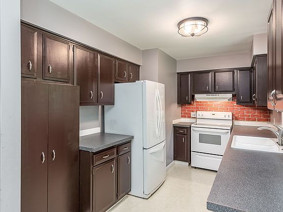 5th image of 1849 N Diana Dr