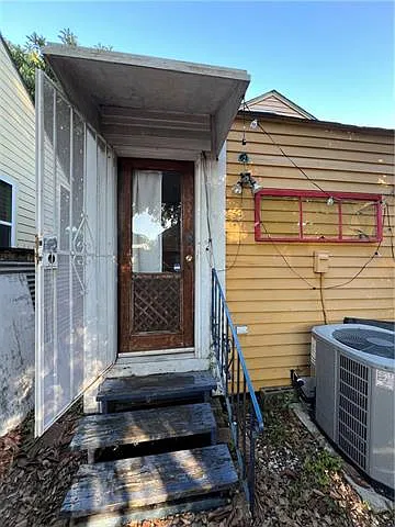 1 bed, 1.0 bath, 320 sqft, $700 — Photo 1
