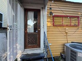 1033 Port St, New Orleans, LA
