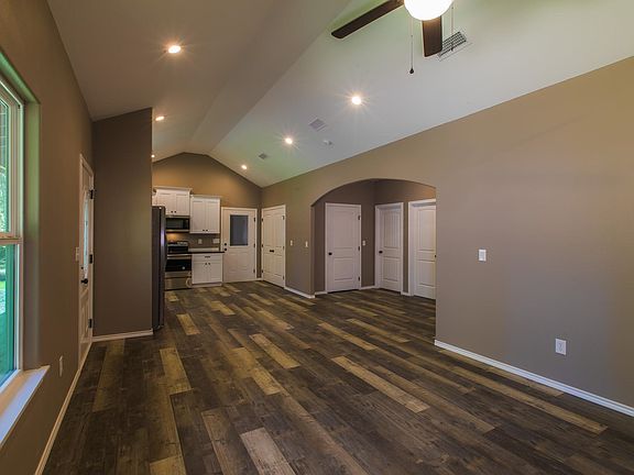 4th image of 298 Tanoak Ln