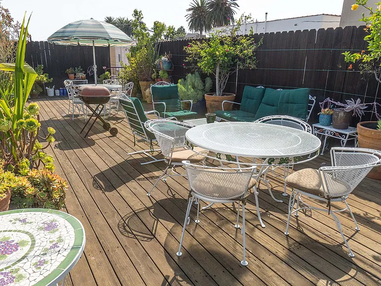 455 1/4 N Ogden Dr — Photo 29