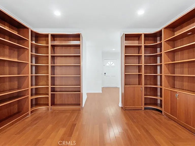 12528 Albers St — Photo 4