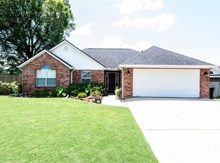11 W Briarmeadow St, Farmington, AR 72730