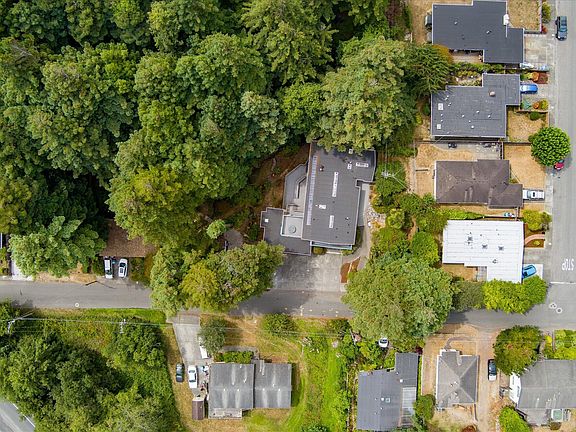 4th image of 1824 County Ln