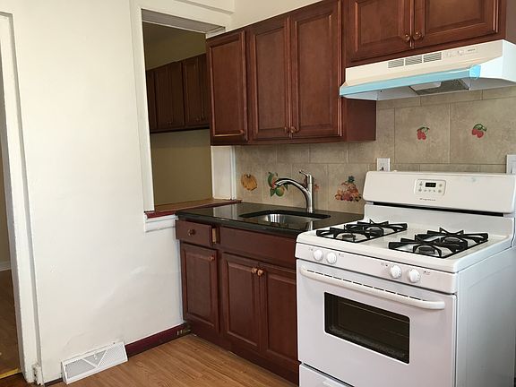 3rd image of 225 E Westmoreland St