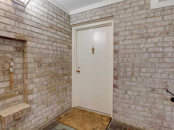 5th image of 864 Quince Orchard Blvd #20