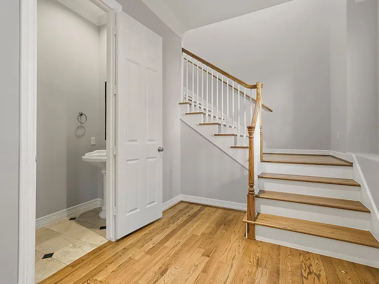 822 Stuart St — Photo 17