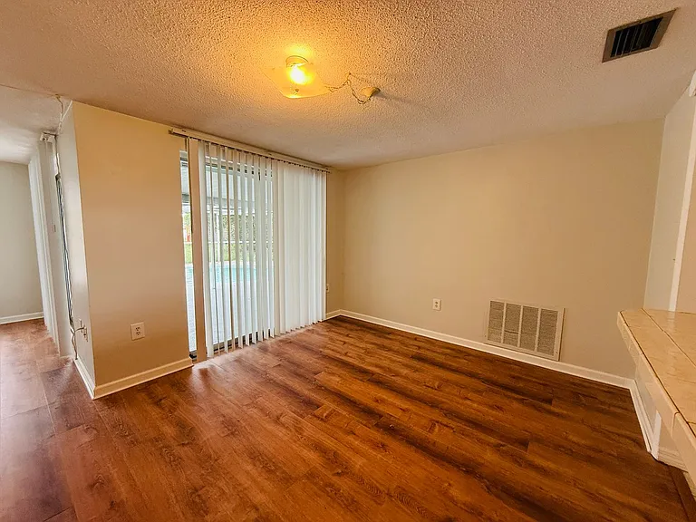 7910 Lilac Dr — Photo 9