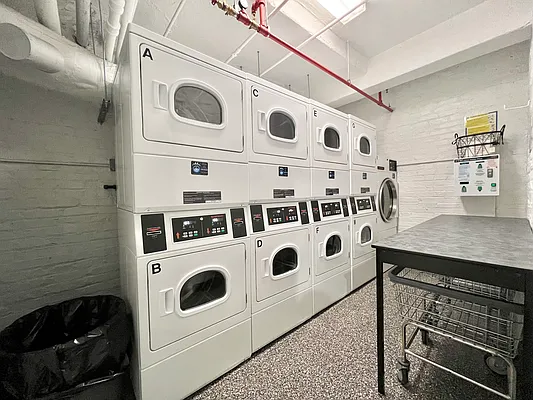 Rented by SERHANT. | media 29