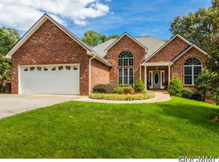 10 Ridgewood Ave, Weaverville, NC 28787