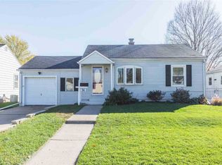36 Berkshire Dr, Rock Island, IL