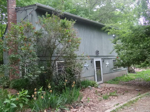 710 Old Colchester Rd, Salem, CT 06420