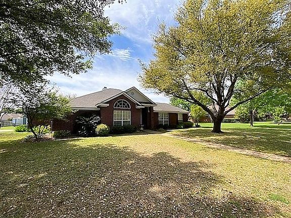 2nd image of 841 Country Lane Dr