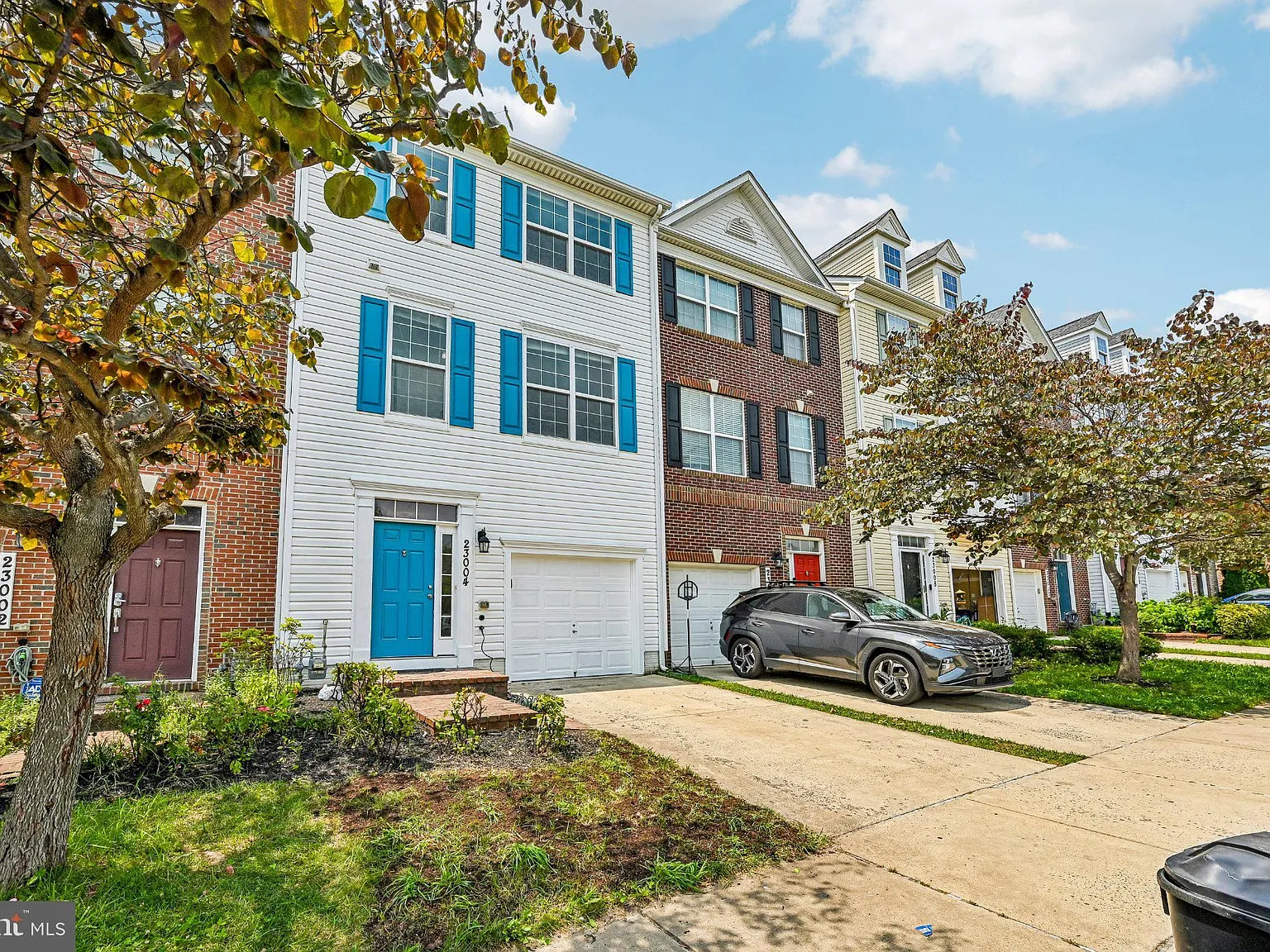 3 bed, 4.0 bath, 2264 sqft, $2,999 — Photo 3