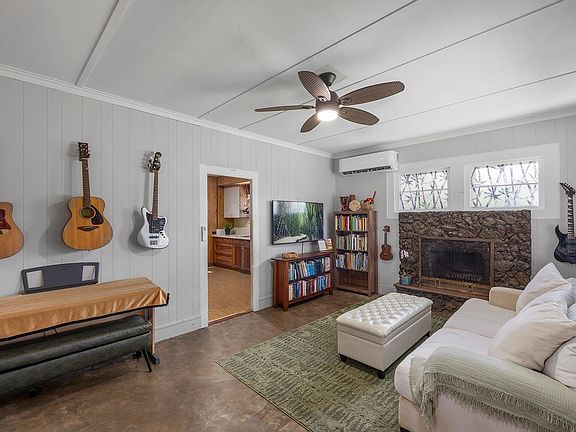 3rd image of 1697 Haiku Rd