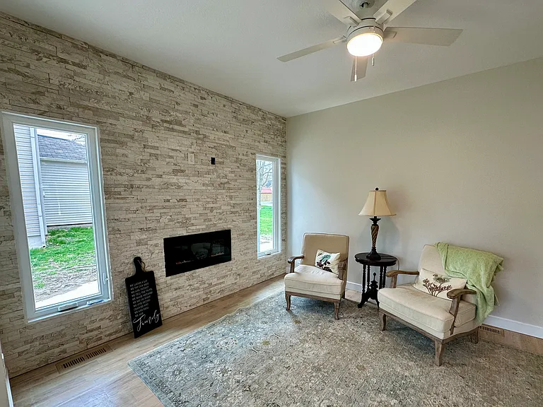 115 E Vine St — Photo 7