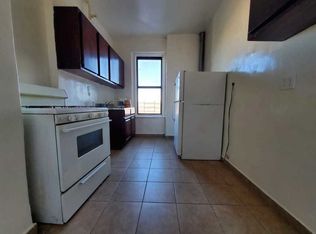 319 E 197th St APT 5D, Bronx, NY 10458