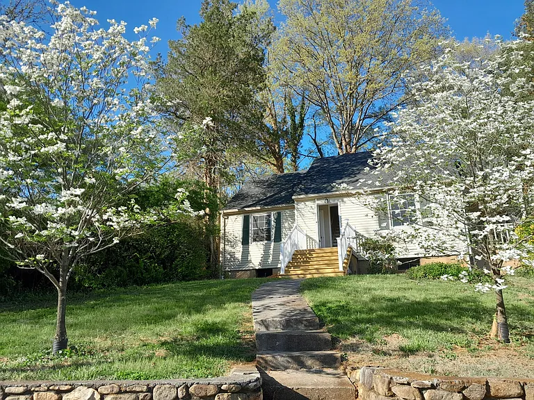 1823 Brandon Ave SW — Photo 1