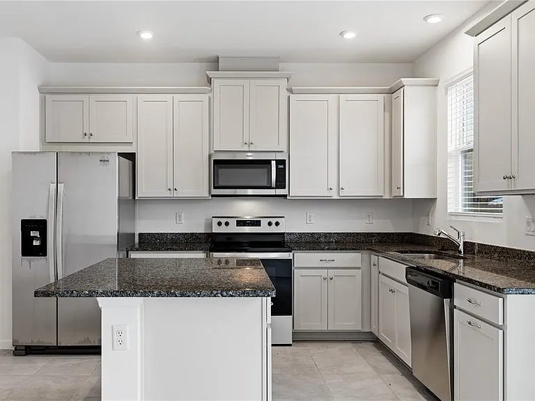 1124 Lakeshore Breeze Pl — Photo 4