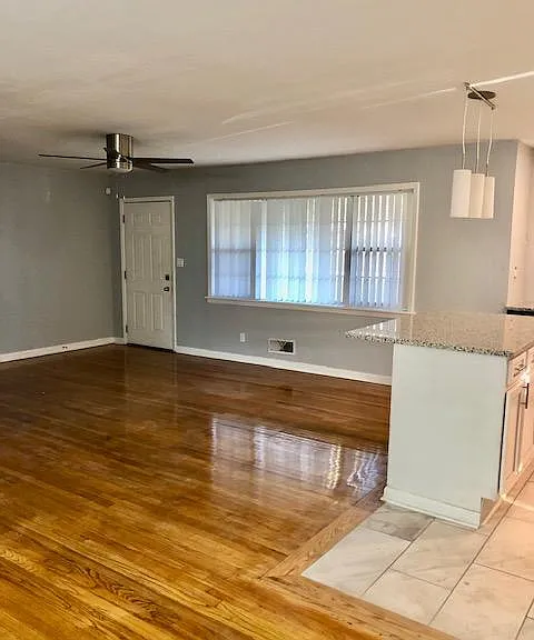 2440 Edgewater Dr SW — Photo 3