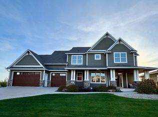 484 Rosewood Rd, Northfield, MN 55057