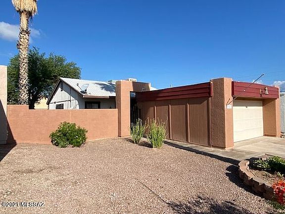 2nd image of 1041 N Fleetwood Pl